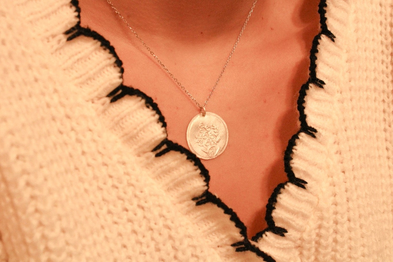 Zilveren geboortebloem hanger mei: Lelietje-van-dalen