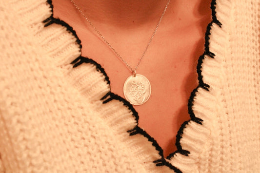 Zilveren geboortebloem hanger mei: Lelietje-van-dalen