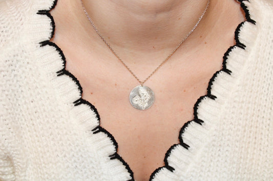 Zilveren geboortebloem hanger van de maand augustus: de klaproos