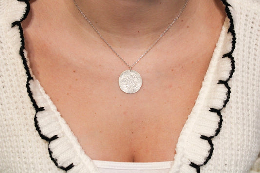 Zilveren geboortebloem hanger van de maand maart: de Narcis