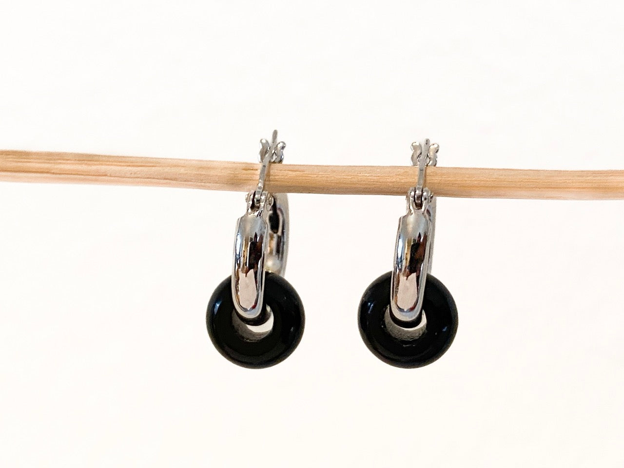 Geboortesteen oorringen met zwarte agaat - zilver