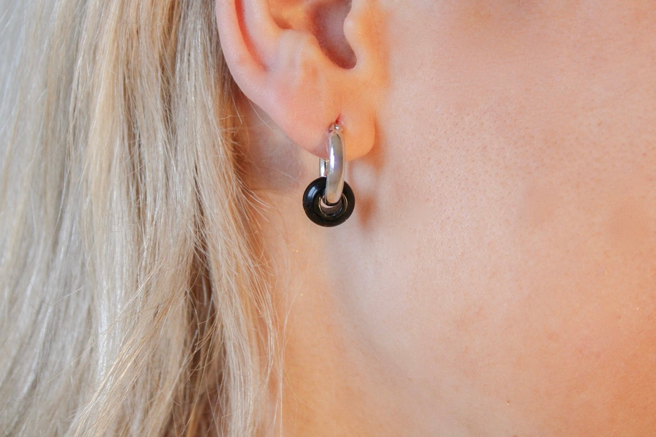 Gedragen geboortesteen oorringen me t zwarte agaat-zilver