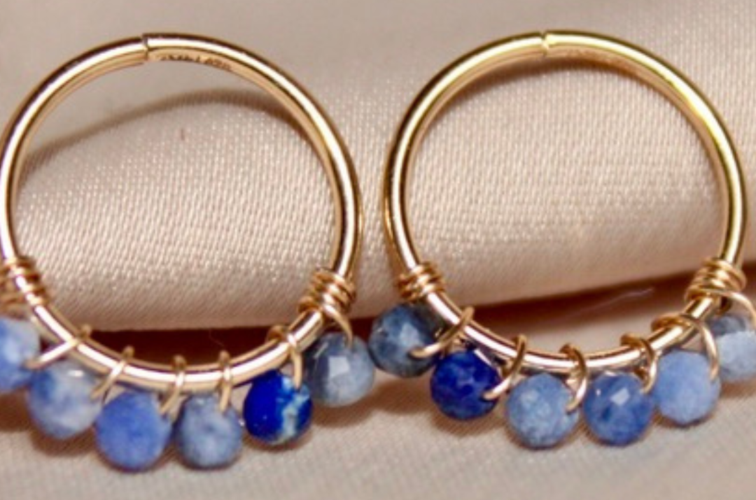 Het ontstaan en de geschiedenis van geboortesteen sieraden