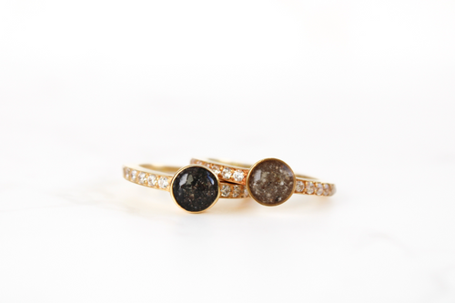 Twee asringen met Zirkonia diamanten