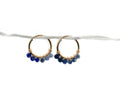 Gold-filled Vay geboortesteen oorbellen met diepblauwe sodaliet, modern strak design van Néhlia.