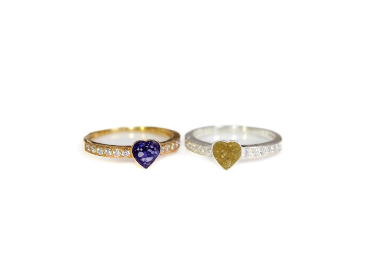 hartvormig zilveren herinneringsringen met zirkonia diamanten van Néhlia 