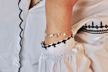 Afbeelding in Gallery-weergave laden, Geboorsteen armbandje met een parel - juni
