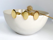 Afbeelding in Gallery-weergave laden, Néhlia&#39;s herinneringssieraden engravable oval ring 925 sterling silver gold plated
