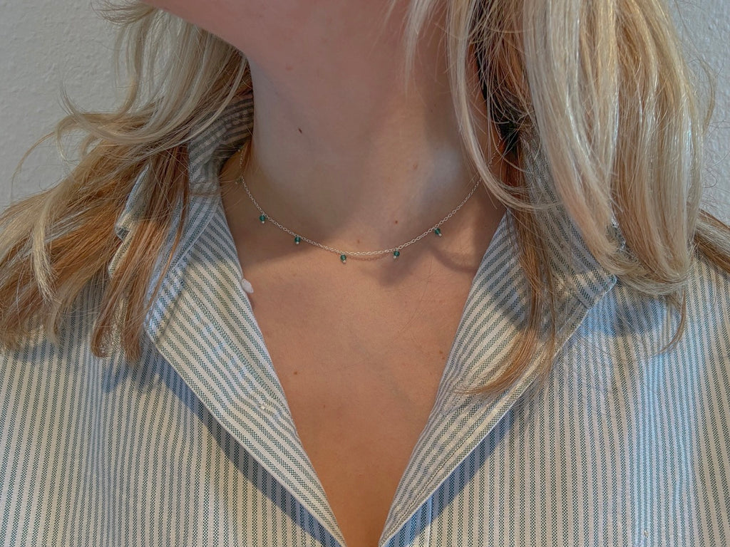 Zilveren Fae ketting met groene onyx, geboortesteen van Néhlia.