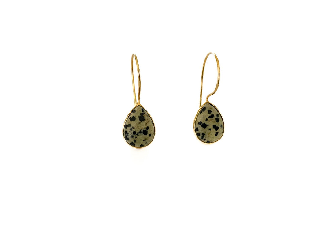 Dot oorbellen met gespikkelde Dalmatiër Jaspis, modern strak design van Néhlia.