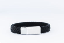 Afbeelding in Gallery-weergave laden, Leather remembrance bracelet in the color black with a silver engravable bar
