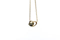 Gold-plated sterling zilveren Amia asketting met twee verstrengelde harten, ingelegd met een handgemaakte harssteen waarin as is verwerkt, elegant gedenksieraad van Néhlia.