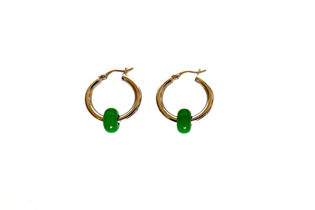Zilveren Elin oorbellen met groene Jade, modern en strak gepolijst van Néhlia.