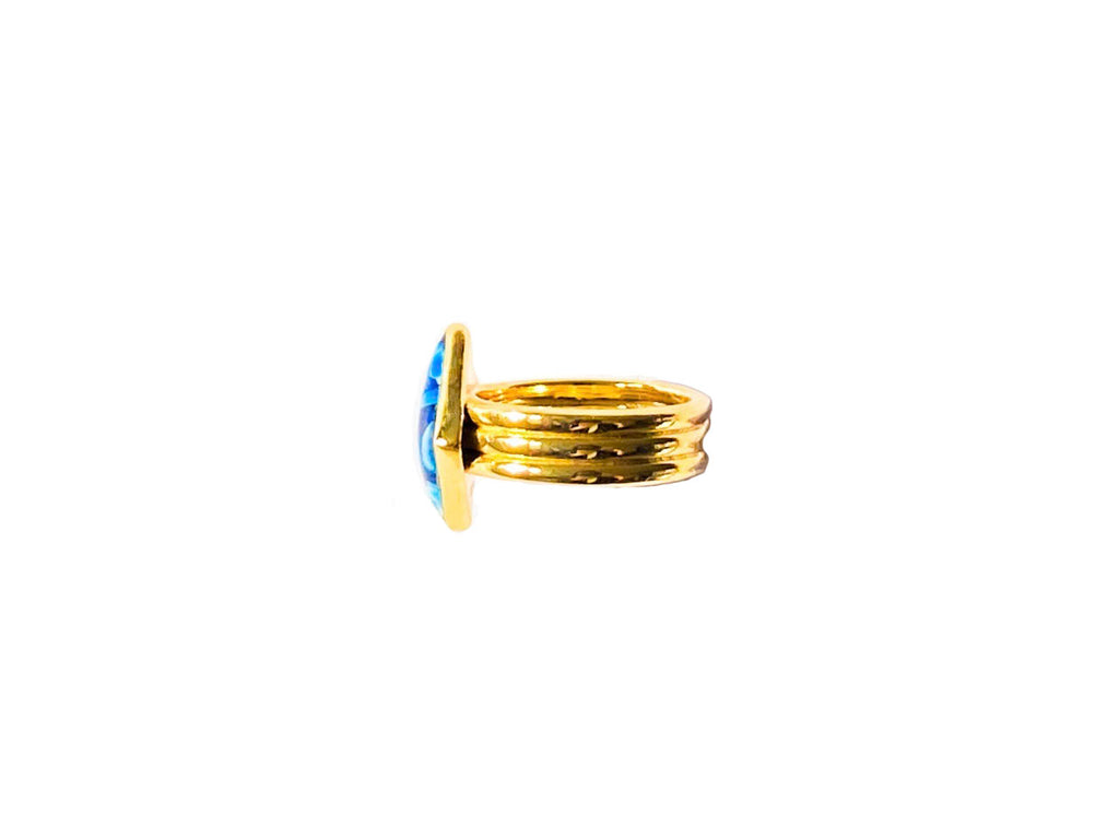 Gold-plated sterling zilveren Kaya ring met een handgemaakte moedermelksteen, modern moederschapssieraad van Néhlia.